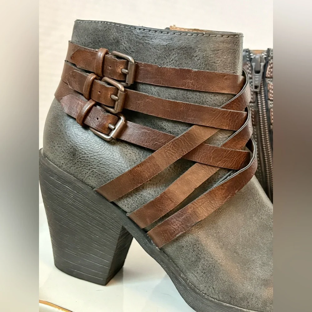 Women’s EuroSoft by Sofft Phoebe Buckle Ankle Booties size 7